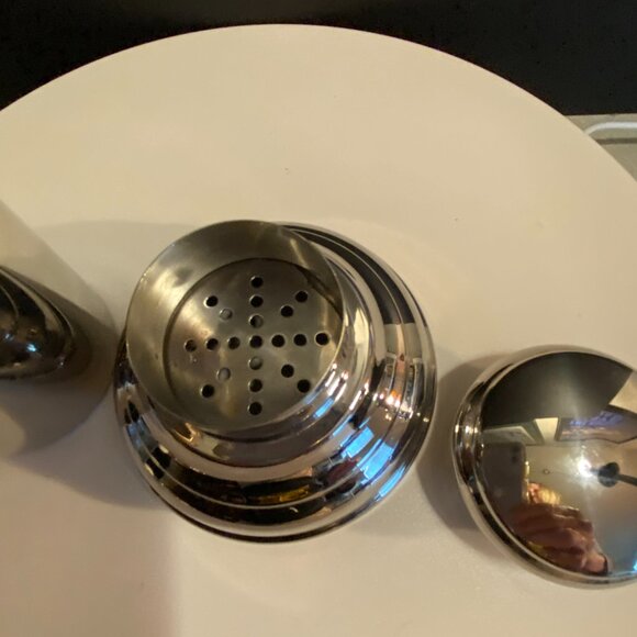 18/10 Stainless Steel Cocktail Shaker – Sleek & Durable Barware - Picture 5 of 8